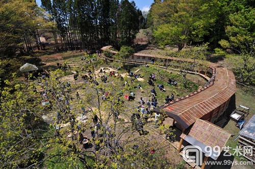 《為SMoCA 作的限量作品》爆破瞬間，日本福島縣磐城市，2013年。Tsukuru Asada 攝，蔡工作室提供。